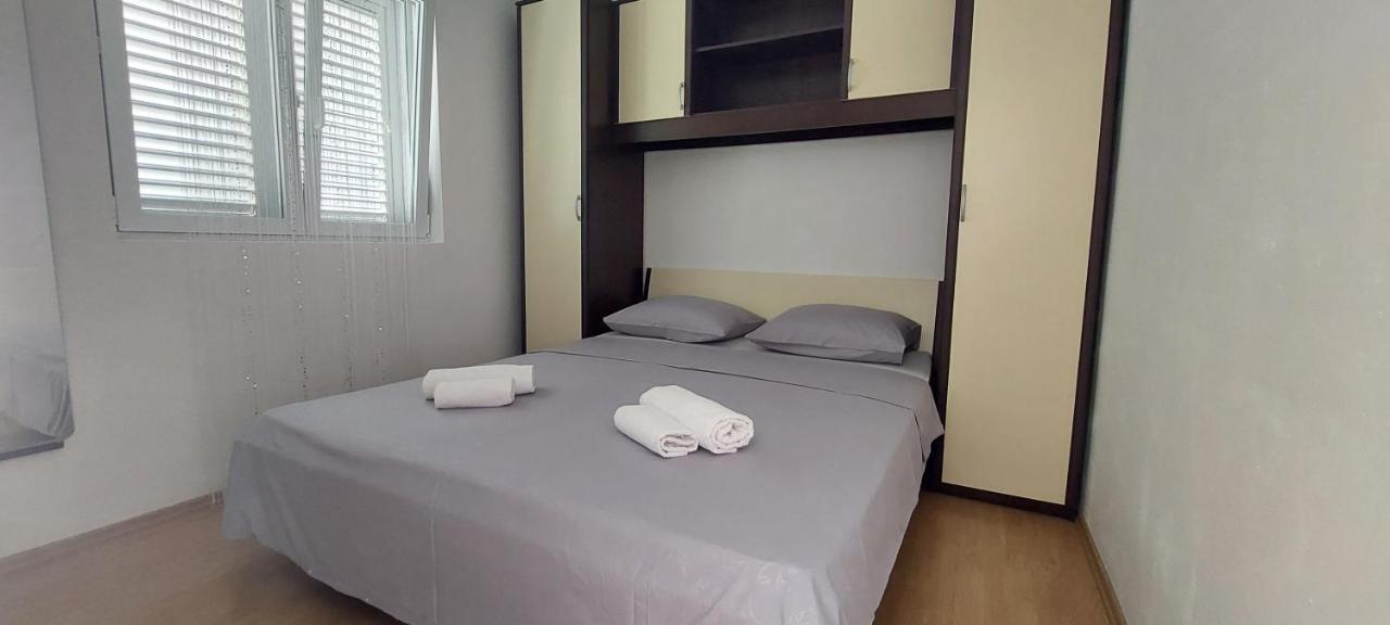 Apartment Zana Pirovac Ngoại thất bức ảnh